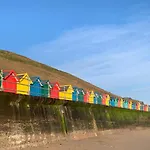 Elysium Holiday Lets - Elysium Suite, Stunning By The Beach Apartmán Whitby