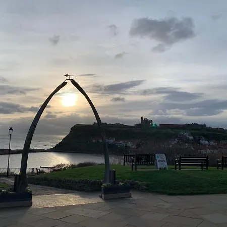 Elysium Holiday Lets - Elysium Suite, Stunning By The Beach Apartmán