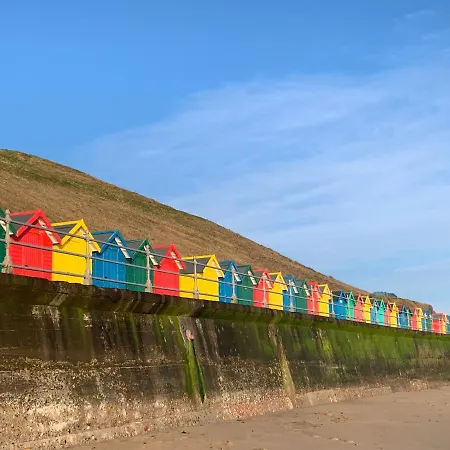 Elysium Holiday Lets - Elysium Suite, Stunning By The Beach Apartamento Whitby