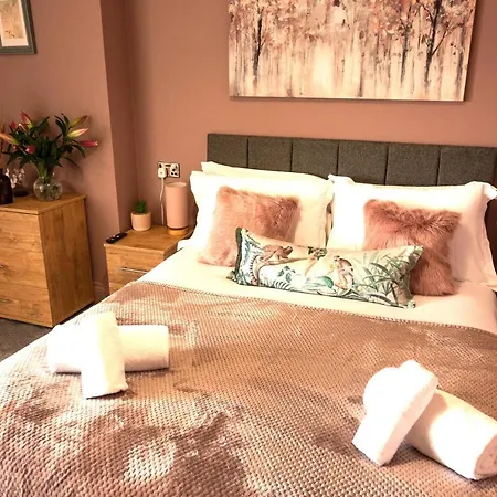 Elysium Holiday Lets - Elysium Suite, Stunning By The Beach