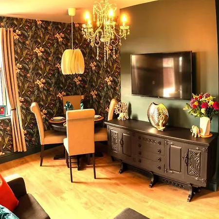Elysium Holiday Lets - Elysium Suite, Stunning By The Beach Apartment Whitby