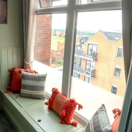 Elysium Holiday Lets - Elysium Suite, Stunning By The Beach *