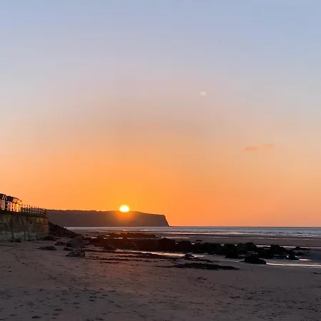 Elysium Holiday Lets - Elysium Suite, Stunning By The Beach Apartmán *