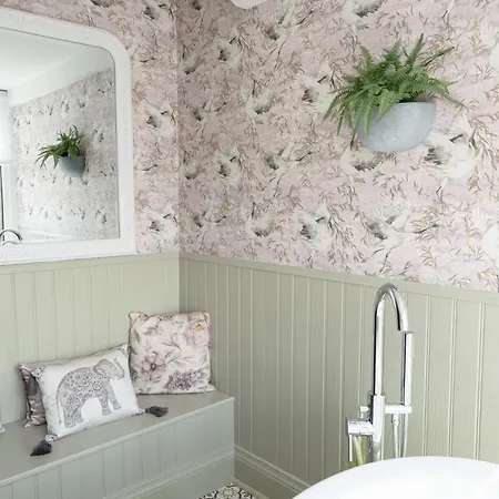 Elysium Holiday Lets - Elysium Suite, Stunning By The Beach * Whitby