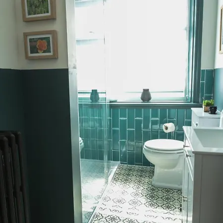 Elysium Holiday Lets - Elysium Suite, Stunning By The Beach Apartment Whitby