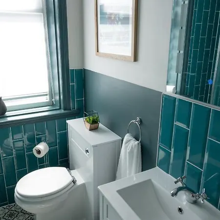 Elysium Holiday Lets - Elysium Suite, Stunning By The Beach Apartment